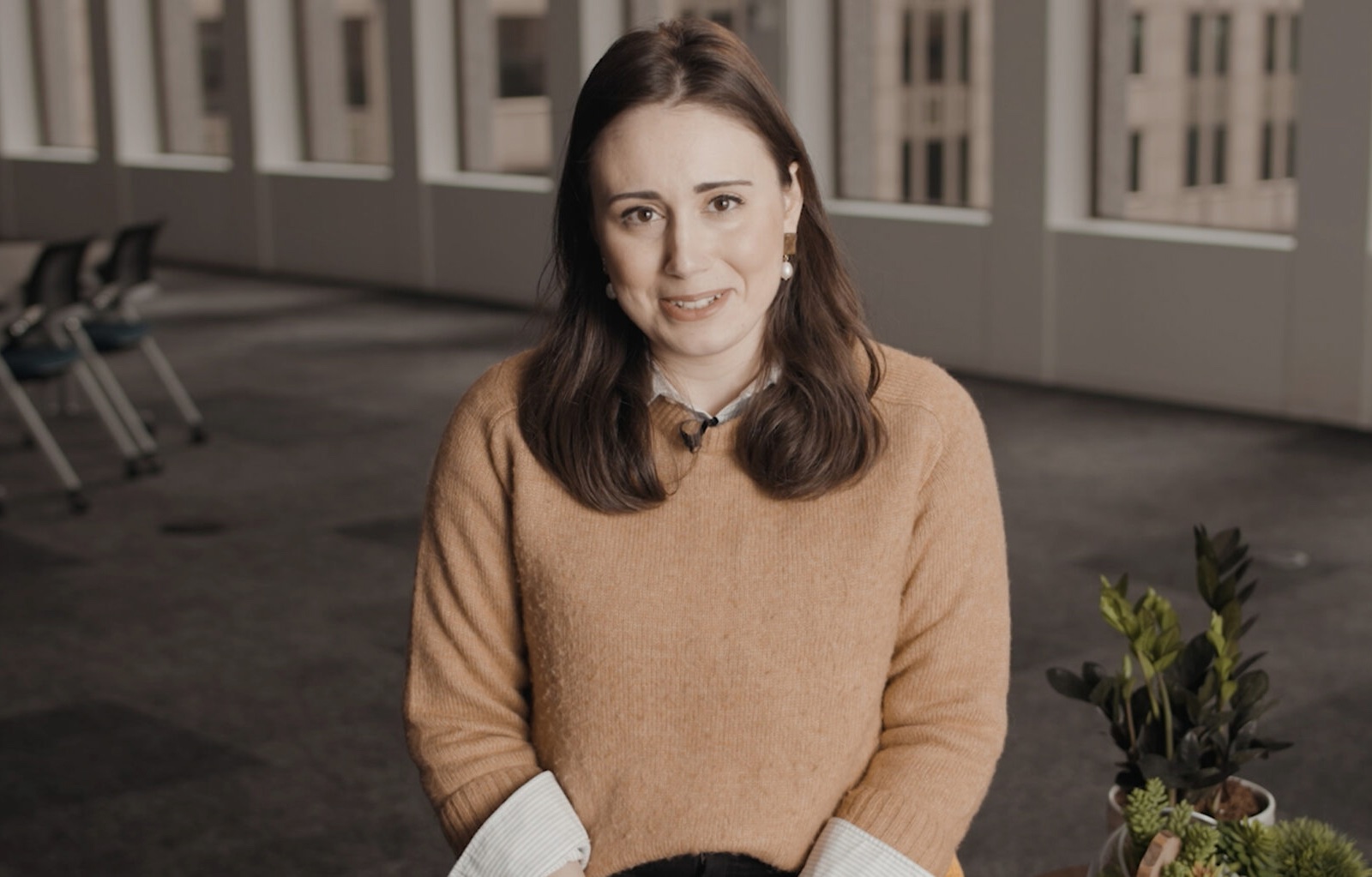 Jess stands in front of Lewis Hamilton's F1 Mercedes car