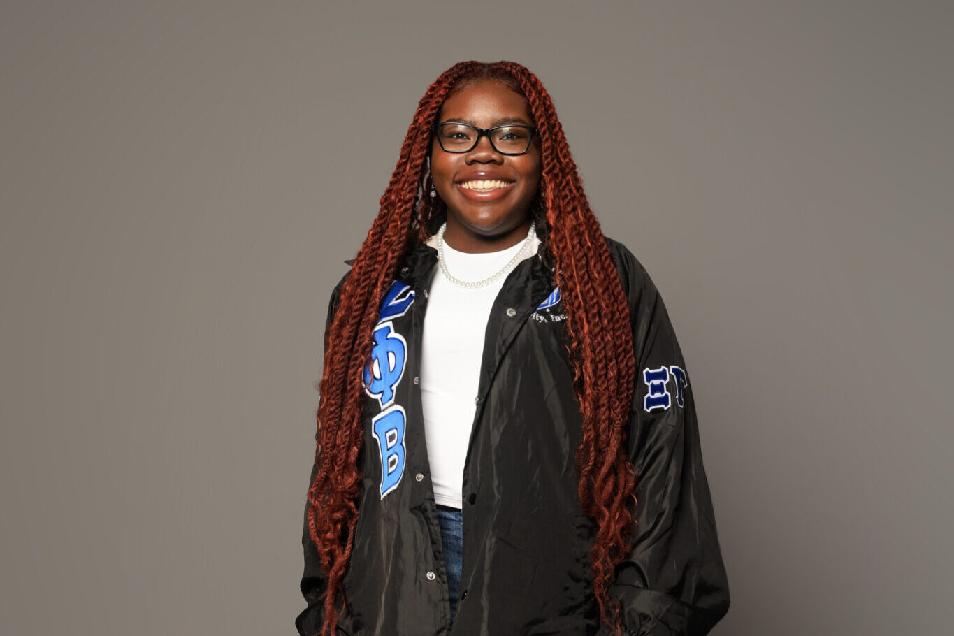 Jess stands in front of Lewis Hamilton's F1 Mercedes car